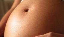 Если во время беременности на разных сроках ноет, тянет, колит пупок, является ли это нормой или патологией: диагностика, нормы, патологии и лечение Болит живот выше пупка во время беременности